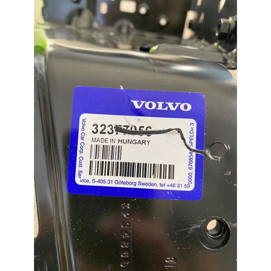 ポテチ Right front radiator support side panel Volvo XC40 C40 2018+